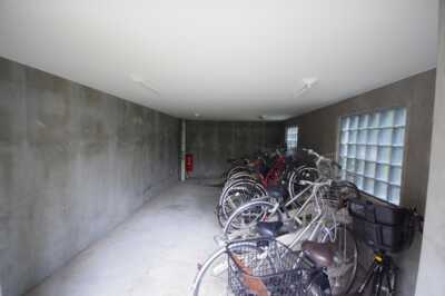 エレガンス代々木 (駐輪場)